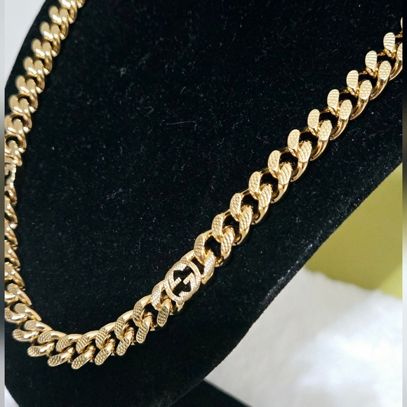 Gucci Interlocking necklace Like New - Picture 8 of 11